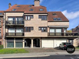 Situé au centre de Dilbeek, au Espagnebergstraat 40B, cet appartement lumineux bénéficie d’une excellente situation à proximité immédiate...