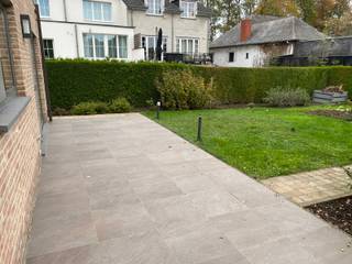 Recent (2013) ruim gelijkvloers appartement met tuin en terras, ideaal gelegen in een rustige straat vlakbij het centrum van Kortenberg.Gelijkvloers:...