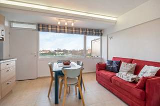 Welkom in deze prachtige studio op het vakantiedomein park ATLANTIS. <br />Gelegen op een boogscheut van de zee, in een rustige omgeving in De Haan! <br />Deze gezellige studio met aparte slaapkamer en fijn afgewerkte badkamer, is perfect voor mensen die op zoek zijn naar een vakantiegevoel aan zee. <br />Geniet van de frisse lucht en het mooie uitzicht vanaf het terras. <br />Het domein voorziet tal van faciliteiten voor het hele gezin.<br />Het pand heeft parkeergelegenheid aan de ingang van het park, dus hoef je zich geen zorgen te maken over je auto. <br /><br />Een geweldige kans om zelf te genieten aan zee en rendement te halen uit je investering!<br /><br />STARTPRIJS: Elk schriftelijk bod wordt besproken met de eigenaars die het voorstel al dan niet kunnen aanvaarden.<br /><br />Wil je meer informatie of een bezoek?<br />Neem dan contact met Kris via mail naar <br />kris.bauwens@albert.immo of bel 0470/51 04 09