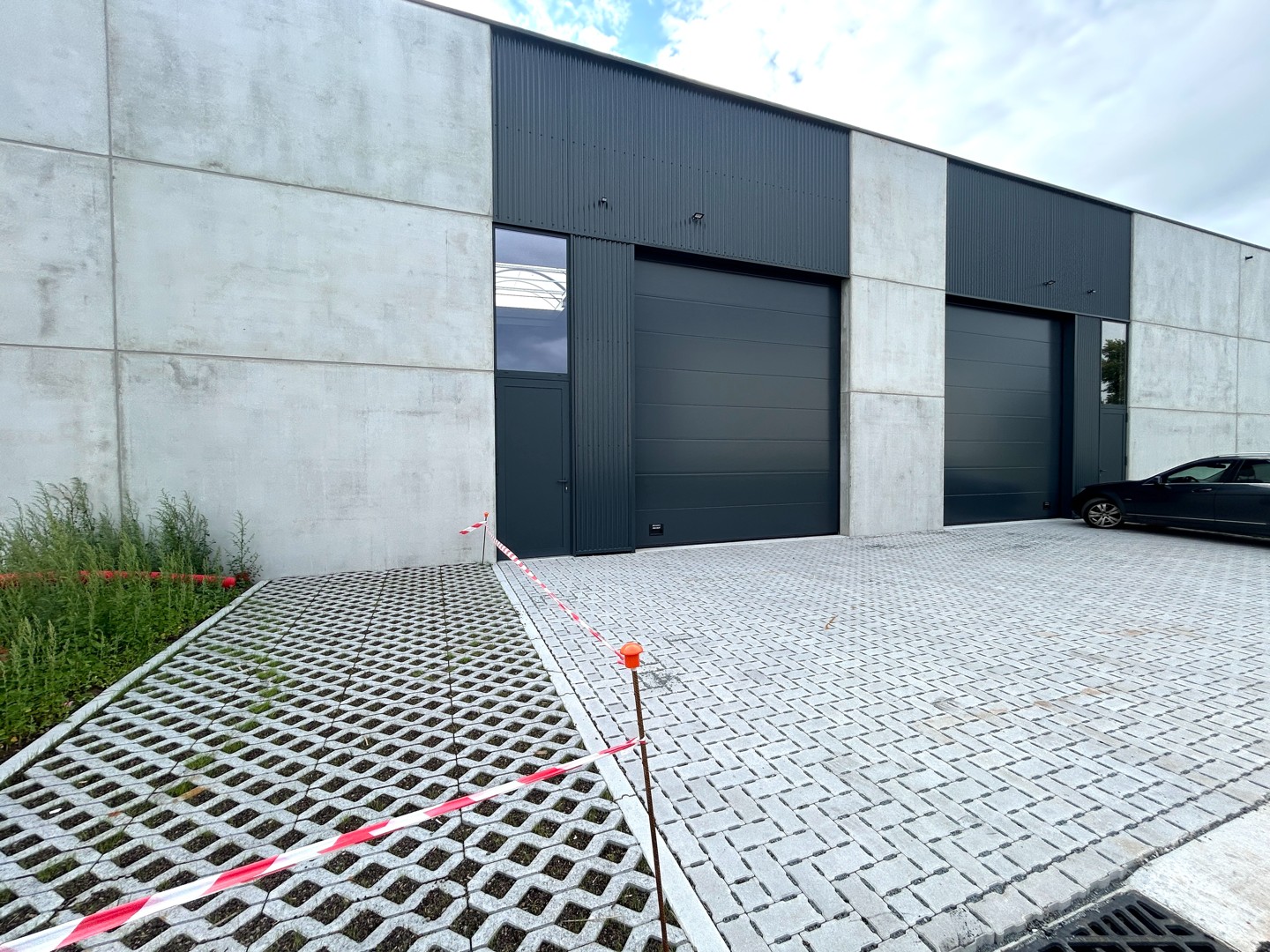 UItzonderlijke voorwaarden, uitstekend gelegen nieuwbouw KMO-unit te Pittem! - foto 1