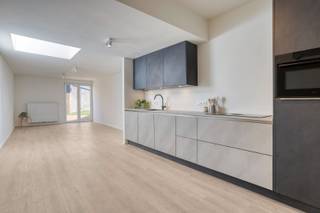 Deze charmante, instapklare woning is rustig gelegen op de grens van Kortrijk en Heule en biedt alle comfort voor wie op zoek is naar een...