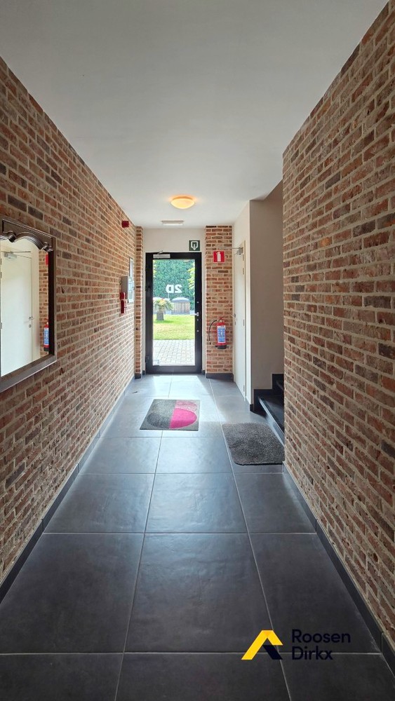 Zeer verzorgd appartement met 2 slaapkamers en groot terras hartje Bree! - foto 4