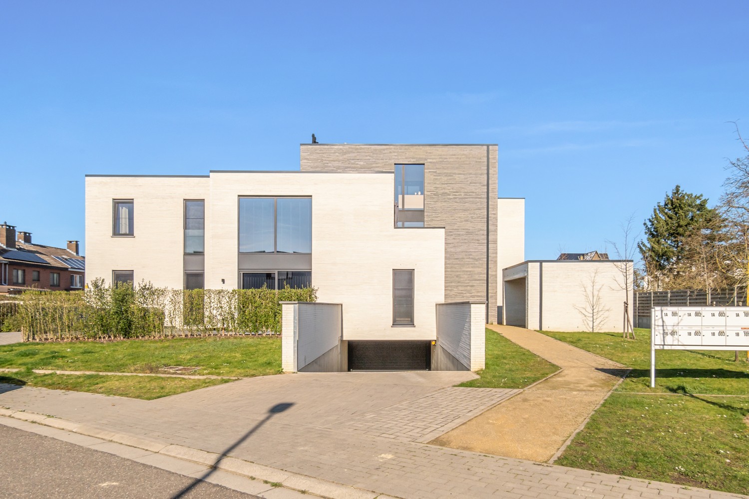 Garage for sale in Sint-Truiden