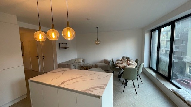 Mooi gerenoveerd, goed gelegen appartement met terras en 2 slaapkamers in Oostende - foto 4