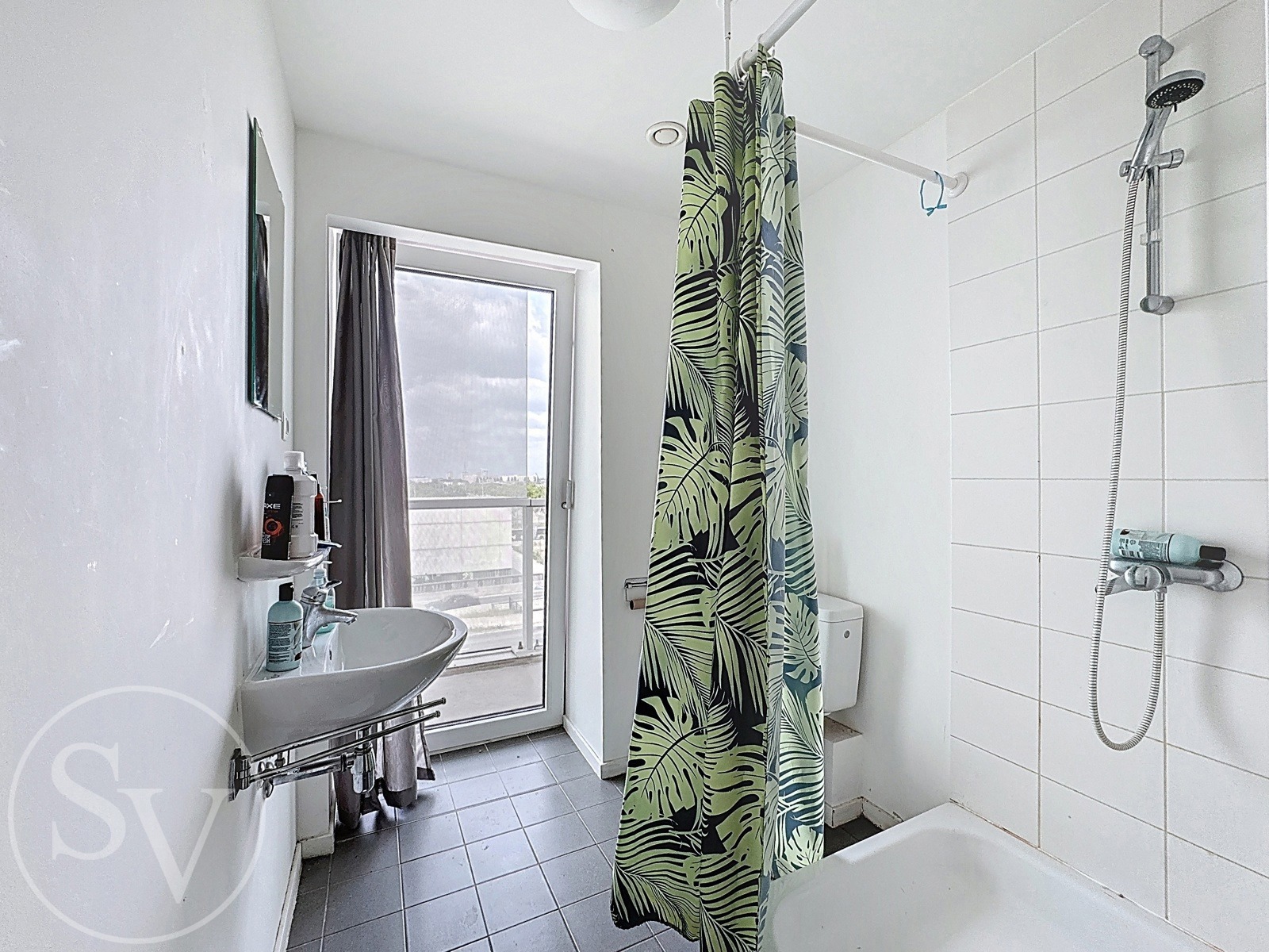 Studentenkamer met terras, kelder en parking. - foto 4