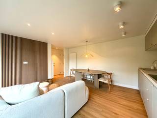 <strong>Te koop: gerenoveerd appartement (2026) nabij duinen.</strong>
<p>Ontdek dit smaakvol gerenoveerde appartement met één slaapkamer op een uitstekende ligging in Oostduinkerke. Gelegen vlak bij de duinen geniet u hier dagelijks van rust, natuur en prachtige wandel- en fietsroutes. Tegelijk bevinden winkels, restaurants en het levendige centrum zich op wandelafstand. Dankzij de kwalitatieve renovatie is het appartement volledig instapklaar en voorzien van hedendaags wooncomfort. Een ideale opportuniteit als vaste woonst, tweede verblijf of investering aan de Belgische kust.</p>
<p><strong>Belangrijkste ruimtes:</strong><br />• Living met aangename lichtinval<br />• Keuken met praktische indeling<br />• Slaapkamer geschikt voor tweepersoonsbed en opbergruimte<br />• Badkamer functioneel ingericht<br />• Terras om buiten te genieten</p>
<p><strong>Troeven:</strong><br />• Centrale ligging in Oostduinkerke<br />• Nabij openbaar vervoer, winkels en voorzieningen<br />• Interessant als vaste woonst, tweede verblijf of investering</p>
<p>Neem vandaag nog contact op met je ERA-makelaar voor een bezoek.</p>
<p>JOUW DROOMAPPARTEMENT. ZO GEVONDEN!</p>