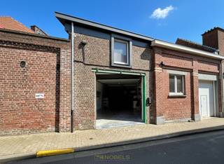 Vestiging zetel van uw vennootschap mogelijk, geen domicilie!VEELZIJDIG EN ENERGIEZUINIG MAGAZIJN VAN 160M² met GEÏNTEGREERDE KANTOORRUIMTE en...