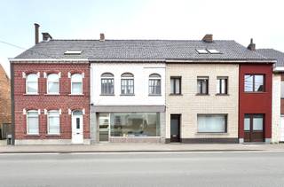 Deze goed onderhouden woning is klaar voor een nieuw verhaal. Met zijn 212 m² bewoonbare/ bruikbare vloeroppervlakte is vormt dit een zeer...