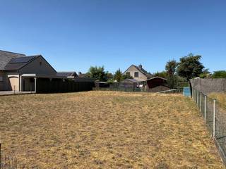 <p>Dit perceel bouwgrond van 19m breed is gelegen in een rustige omgeving en meer bepaald in een doodlopende straat.</p>
<p>Dit op fiets- of wandelafsprand van winkels, scholen,... in Sijsele. Daarnaast zijn ook Brugge, Maldegem,... vlot bereikbaar. <br /><br />Op deze locatie uw nieuwe thuis bouwen? <br />Contacteer Bonne Vastgoed 7 op 7 voor meer info via 050/73.73.73 of info@bonnevastgoed.be</p>