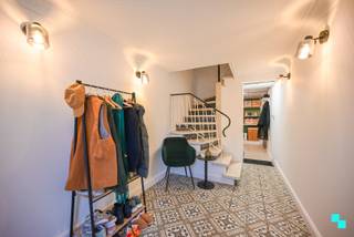 Ontdek deze instapklare bel-etagewoning met drie slaapkamers en nieuwe uitbouw op een perceel van 668 m² nabij het centrum van Waregem. Deze...