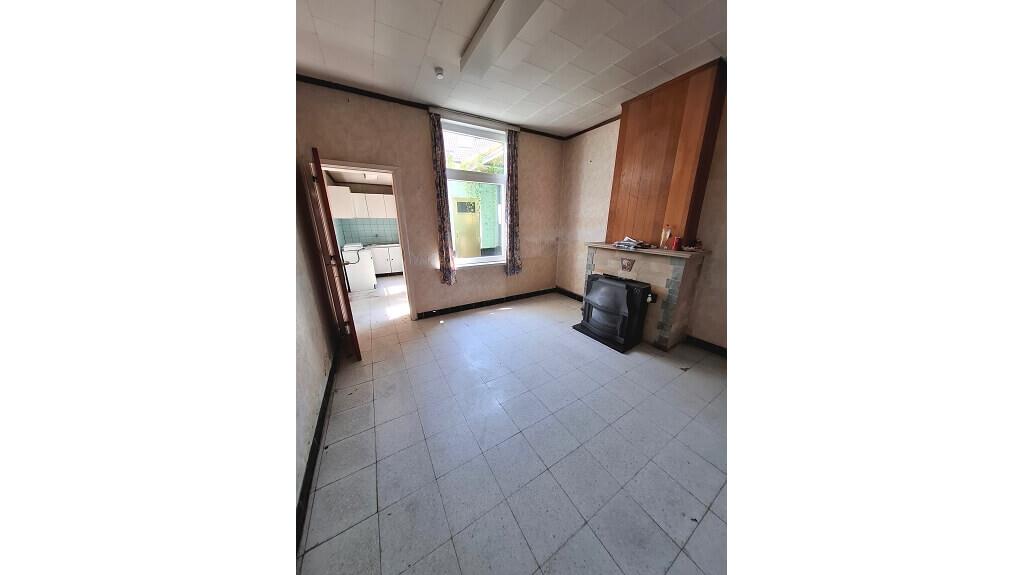 Te renoveren 2-slaapkamerwoning met stadsterras te koop in Brugge - photo 4