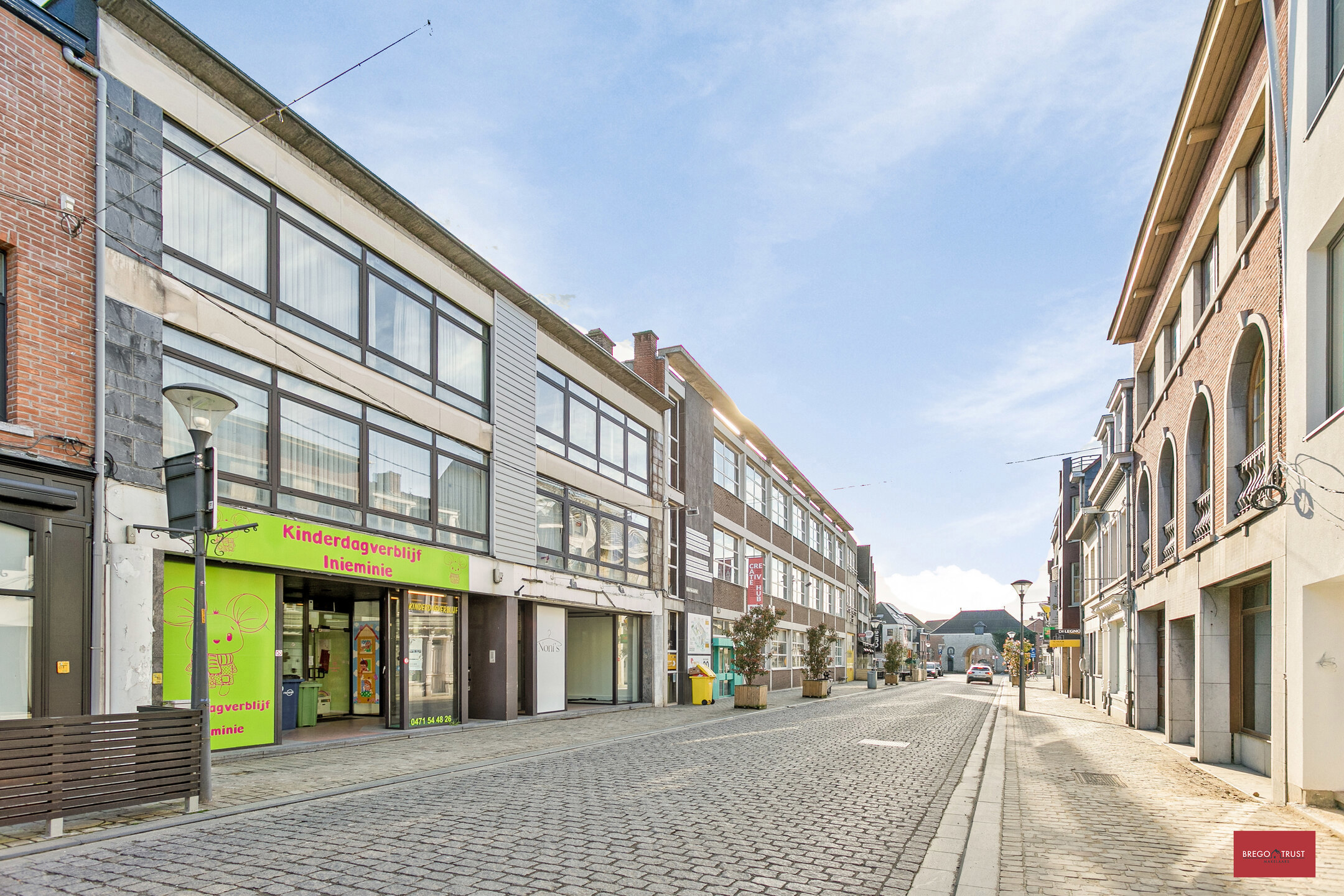 Twee naast elkaar gelegen handelspanden op de Bovenrij. - foto 1