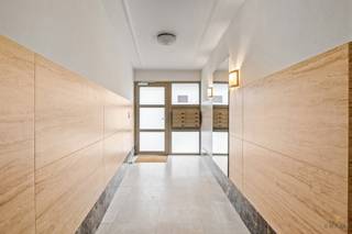 Ruim 4-slaapkamer hoekappartement te koop in hartje Antwerpen,Dit hoekappartement met 4 slaapkamers is gelegen op een toplocatie in het centrum van...