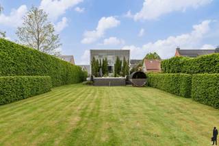 Zeer unieke architectenwoning op een ruim perceel van 1.378m².BEKIJK ZEKER ONZE (VIRTUELE) GRONDPLANNEN EN ATTESTEN VOOR DE INDELING EN EXTRA...