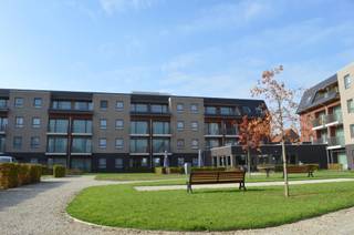 Gelegen op 2de verdieping bevindt zich deze serviceflat die uitermate toegankelijk is voor zowel senioren, andersvaliden en voorzien van alle...