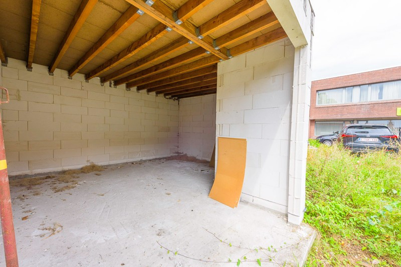 Te renoveren woning met garages - photo 4