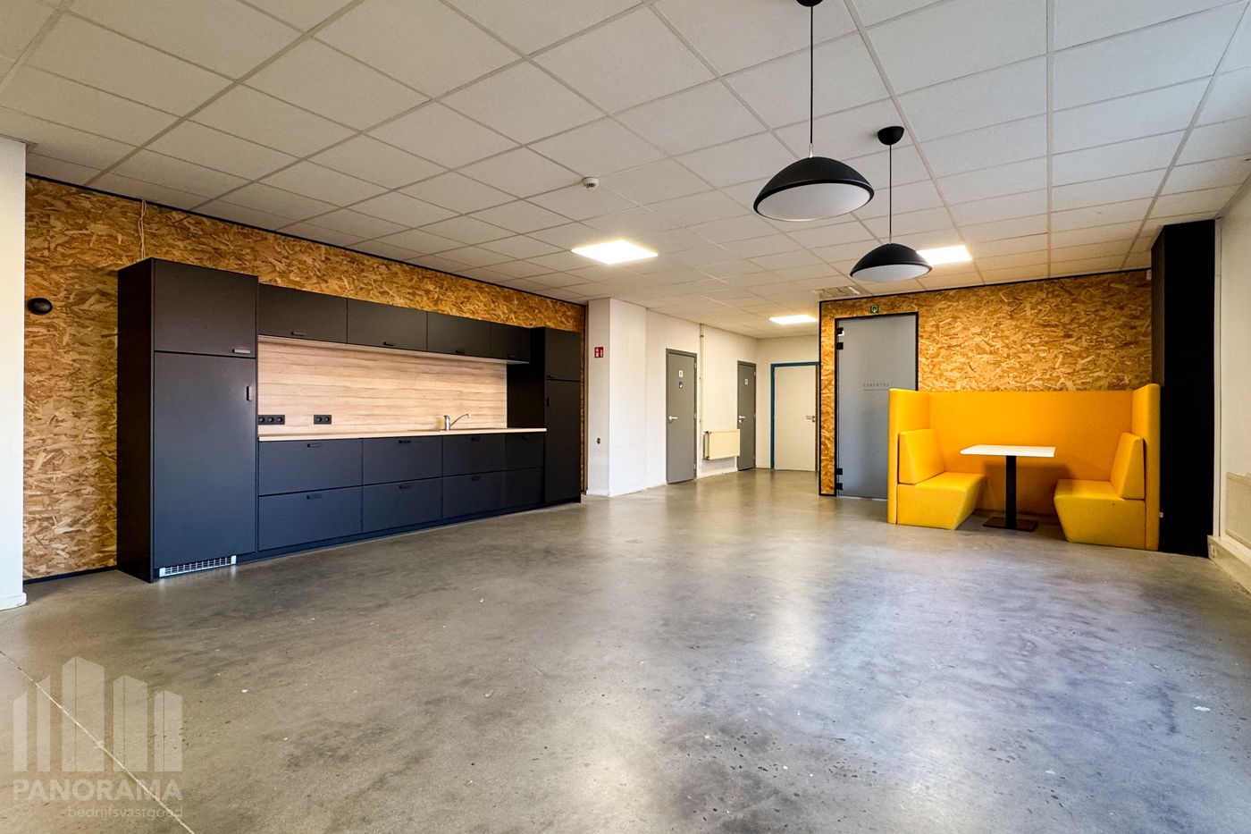 KMO-UNIT MET 205 m² MAGAZIJN EN 267 m² INGERICHTE KANTOREN OP TOPLOCATIE - foto 4