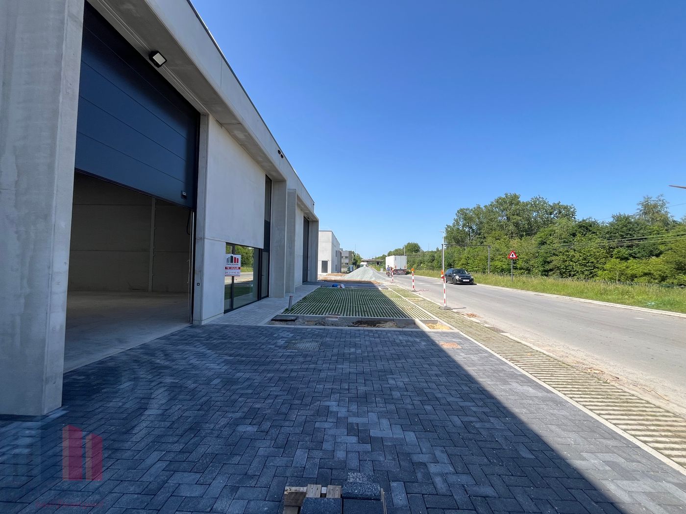 Opslagruimte van 300 m² en uitstekend gelegen vlak aan de E40 - foto 4