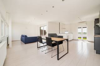 Deze prachtige woning in moderne stijl vinden we terug op een landelijke ligging in de gemeente Assenede.De eigenaar heeft de woning volledig...