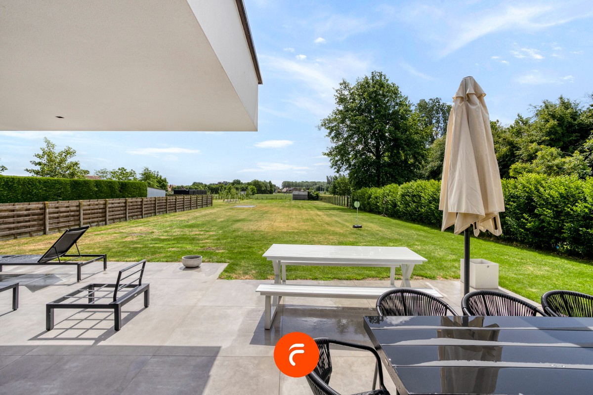 Uiterst hoogwaardig afgewerkte Villa met grote tuin op 2766 m2 - foto 2