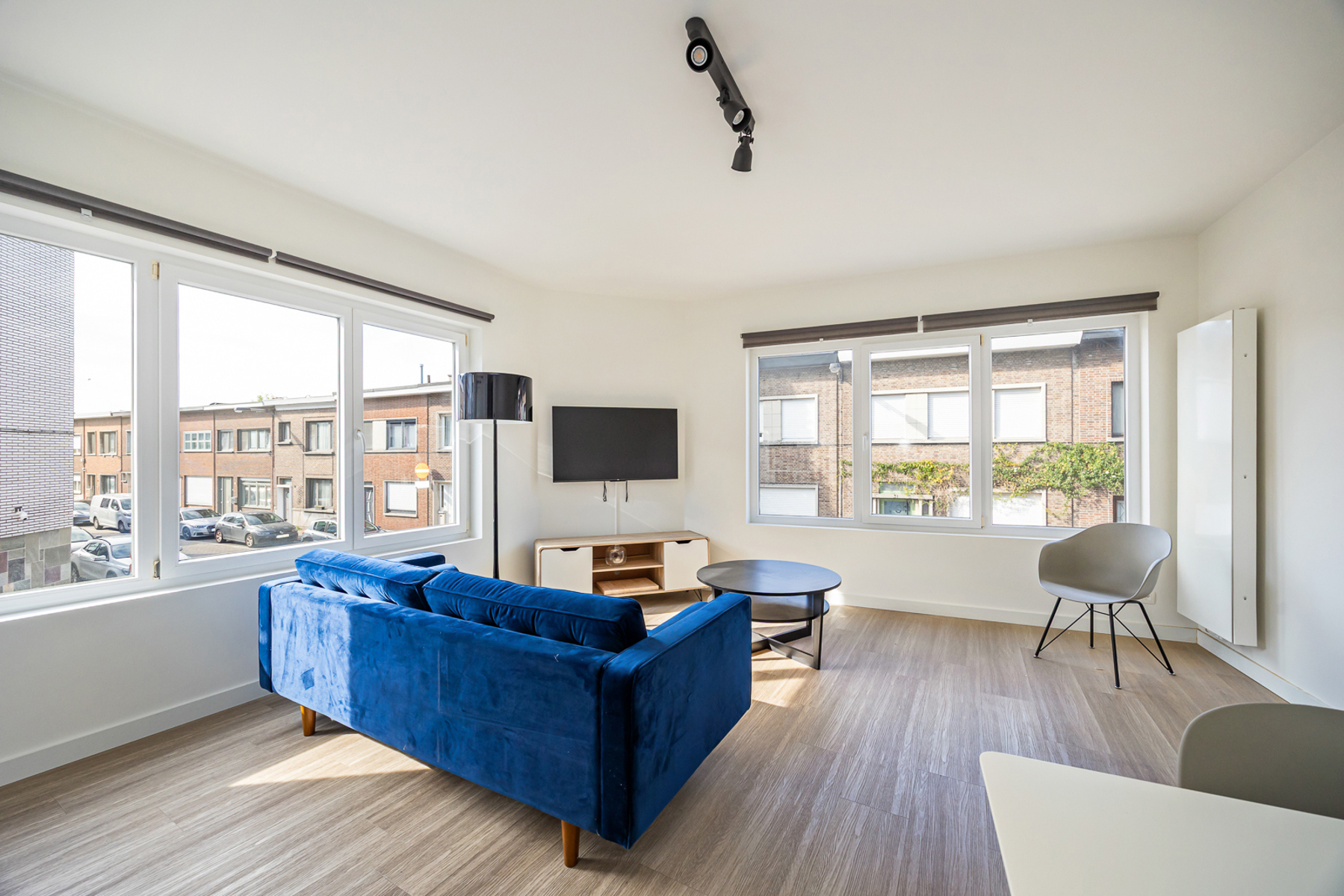 Lichtrijk appartement met 2 slpks in hoekgebouw - foto 5