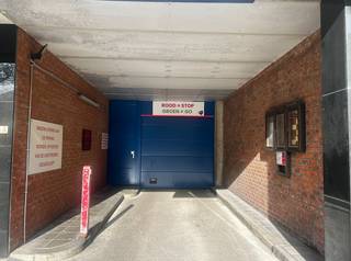 Autostaanplaats nummer 7 te koop gelegen langs het Leopold I-plein in de Leopold Parking te Oostende, op de gelijkvloerse verdieping. Op zoek naar een parking te koop in het centrum van Oostende? Contacteer ons voor een bezoek ter plaatse. Bestuursmaatregelen in het maatregelenregister: in aanvraag