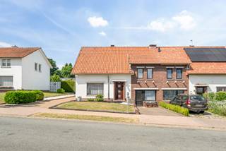 Deze gezellige, degelijke doch betaalbare woning met een netto bruikbare oppervlakte van 194 m² is gelegen langs de Guido Gezellelaan ter hoogte...
