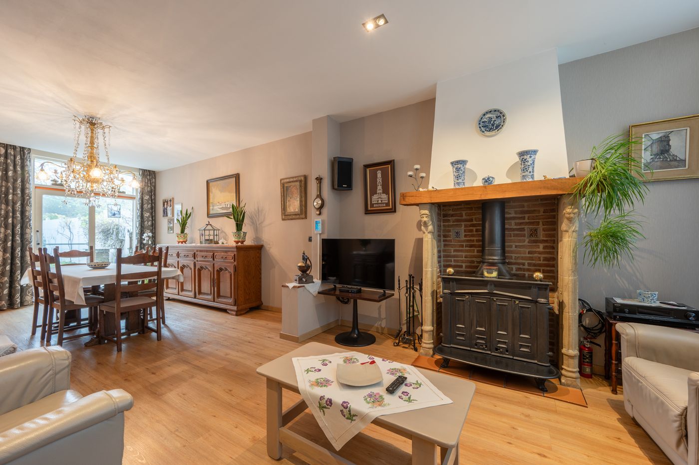 Woning met 6slpk op unieke ligging in hartje Brugge - foto 4