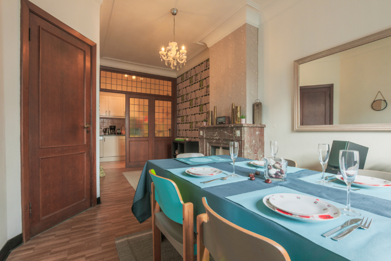 Centraal gelegen , vergunde vakantiewoning "Alice House" in Centrum Ieper met zicht op de kathedraal! - photo 2