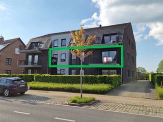 <p><strong>Het volgende bezoekmoment zal doorgaan op woensdag 20 mei van 18u00 tot 18u30. Hiervoor hoeft u zich niet op voorhand te registreren. Voor alle andere inlichtingen contacteer Dupont Vastgoed - Jonas Knaepen (BIV 518894) op 0471/91.88.46 of jonas@dupont-vastgoed.be.</strong><br /><br /><strong>The next visits will take place on Wednesday 20 May from 18:00 to 18:30. You do not need to register in advance for this. For all other information, contact Dupont Vastgoed - Jonas Knaepen (BIV 518894) on 0471/91.88.46 or jonas@dupont-vastgoed.be.</strong><br /><br />Centraal gelegen te Booischot hebben we het plezier u een recent en zeer energiezuinig appartement met 2 slaapkamers op de eerste verdieping te mogen voorstellen. <span>Gelegen op wandelafstand van lokale handelaars zoals bakker, apotheek, en supermarkt, en met een vlotte busverbinding naar Heist centrum.</span><br /><br />Dit appartement van 86m² omvat een ruime leefruimte met open keuken (voorzien van alle toestellen), 2 slaapkamers van 14m² en 10m², en een badkamer voorzien van een douche. Voorts is er nog een technische berging, en een apart toilet.<br /><br />Er is een privatief overdekt zuidgericht terras van 8m² aansluitend aan de leefruimte en keuken aan de straatzijde. Achteraan het gebouw heeft u toegang tot een privatieve garagebox, en een stukje privé tuinzone van 119m² - uniek aan dit appartement. Maar maakt u zich geen zorgen, het onderhoud ervan is inbegrepen!<br /><br />Het gebouw is <span>zeer verzorgd en goed onderhouden</span>, en is uitgerust met een lift. De gemeenschappelijke kosten bedragen 60 euro / maand. Beschikbaar vanaf 1 mei 2026.</p>