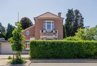 Karaktervolle woning te Essen-centrum, grotendeels gerenoveerd, 4 slaapkamers, 1 badkamer, verrassende tuin en garage, op een perceel van ca. 1100...