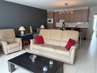 Gemeubeld appartement op de eerste verdieping van de mooie residentie ' Iris'.Bestaat uit: inkomhall, ruime en mooi ingerichte living , twee...