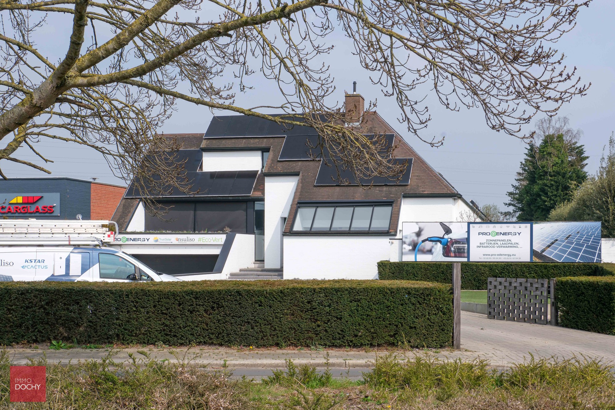 Commercieel gelegen kantoorcomplex met privé-woonst (villa) - foto 3