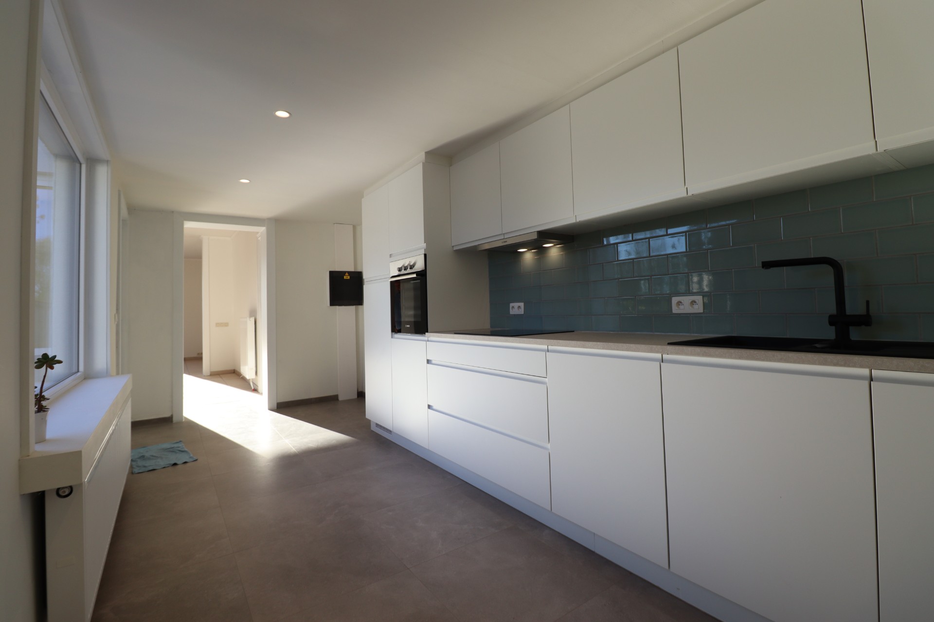 Gerenoveerde woning met 3 slaapkamers, garage en zeer grote tuin in Moen - foto 5