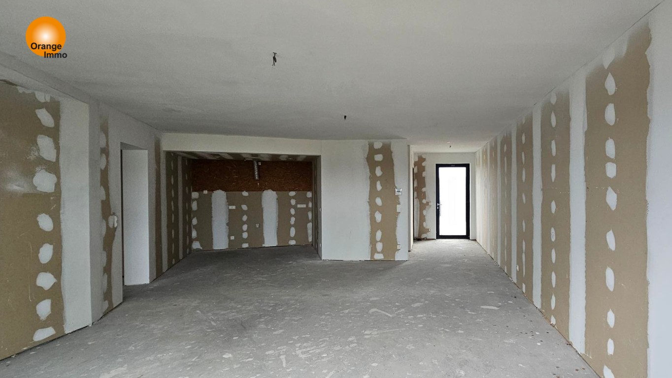 Nieuwbouwappartement met één slaapkamer gelegen in het commercieel en bruisend centrum van Eisden. Een appartement voor wie wil wonen in een gezellig en comfortabel complex voorzien van tal van faciliteiten. - foto 3