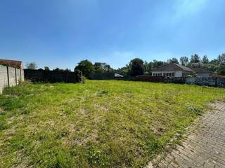 In Tongeren staat deze half open bebouwing te koop op een perceeloppervlakte van 496.00 vierkante meter. De grond waarop het huis staat, is...
