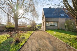 Bezoekmoment zaterdag 07/02 van 10u tot 12u! Enkel op afspraak - lindsay.d@immobeguin.beDeze ZEER RUSTIG gelegen woning H.O.B .bevindt zich in een...