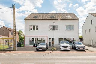 Dit gelijkvloersappartement maakt deel uit van een appartementsgebouw, waar in totaal 5 appartementen gevestigd zijn. Het is centraal gelegen aan...