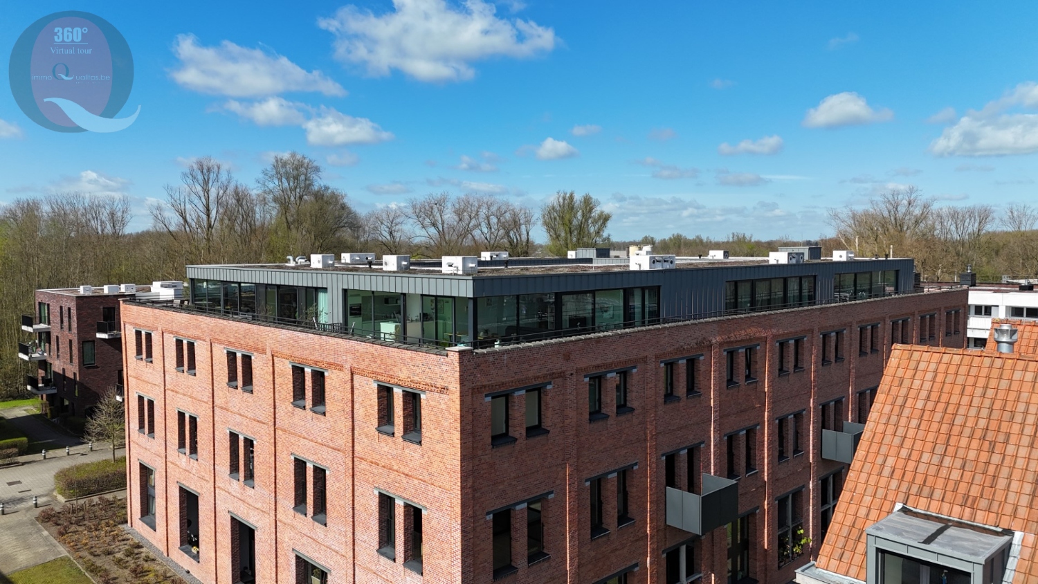 Gunstige gelegen zonnige 3- slk Penthouse  met 2 staanplaatsen aan de rand van stad, luxe ,lıcht, en rust in één! - foto 1