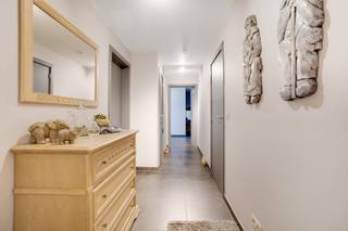 Dit groot en perfect afgewerkt appartement bevindt zich op de tweede verdieping en geeft uitzicht op het Rondplein en de Corbiestraat.Het is vlot...