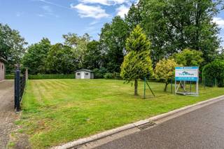 Deze grond is uiterst rustig en toch vlakbij het centrum van Veerle (Laakdal) gelegen. Tevens is er een vlotte verbinding naar de autosnelweg...