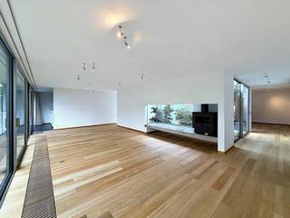 Bent u op zoek naar een gezellige woning in Anzegem? Dan is dit zeker iets voor u! <br /><br />INDELING:<br />- inkomhal <br />- lichtrijke leefruimte<br />- volledig geïnstalleerde keuken<br />- slaapkamer 1<br />- slaapkamer 2<br />- badkamer voorzien van lavabo, inloopdouche en ligbad<br />- ruime tuin<br /><br />ALGEMEEN<br />- grote tuin <br />- instapklaar <br />- lichtrijke ruimtes<br /><br />TROEVEN:<br />+ toegankelijk voor minder mobiele mensen <br />+ centrale ligging vlakbij station en bushalte <br />+ houtkachel in leefruimte<br />+ gordijnen aanwezig<br />+ koelruimte aanwezig <br /><br />De snelste manier om een bezoek te brengen aan deze woning? Vraag je bezoek aan via de rode knop op onze website (www.dewaele.com) en je wordt gecontacteerd door onze verhuurexpert. Telefonisch kunnen er geen afspraken gemaakt worden. Bij andere vragen kun je ons telefonisch contacteren via 056 605 605.