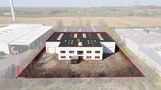 Bâtiment commercial à vendre dans la zone industrielle de Mollem, sur un terrain de 3.759 m², situé le long de l'Assesteenweg. Fantastiquement...