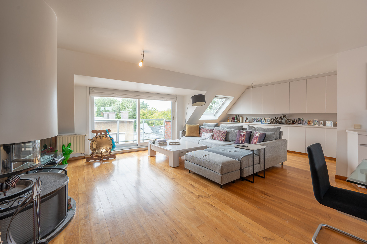 Ruim duplexappartement in het centrum van Heist - photo 1