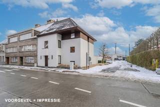 Droomt u van een zaak aan huis of simpelweg veel plek? Deze woning op een strategische locatie biedt de perfecte balans. Ideaal voor een...