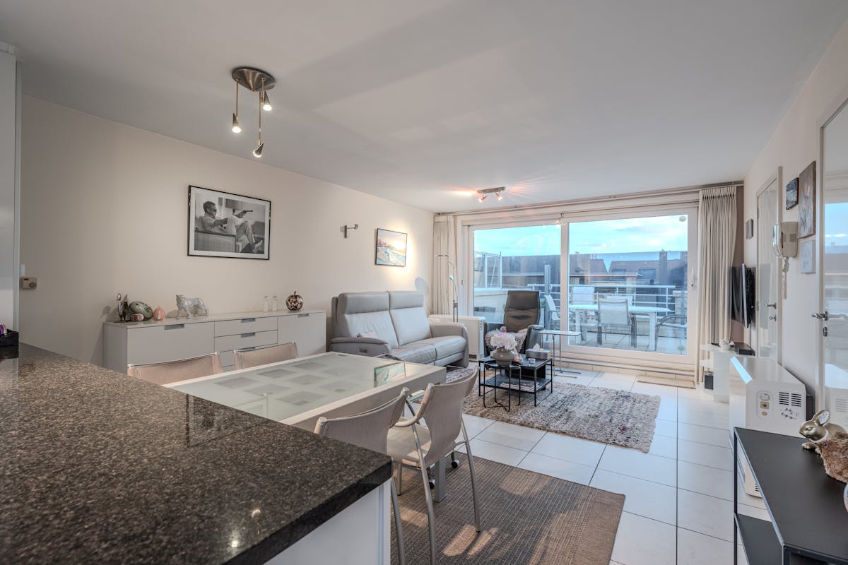 Prachtig appartement met ruime terrassen en zijdelings zeezicht! - foto 4