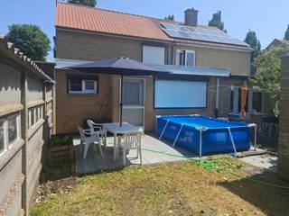 Deelsgerenoveerd woning 5 slaapkamers 100meter van het centrum 400meter van alle scholen. 1km van verbindingswegen autosnelweg. Geen immo aub
