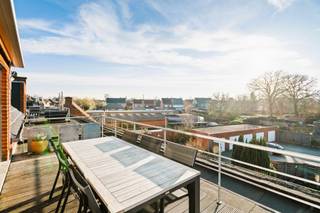 In de rustige Processieweg 31, een charmante éénrichtingsstraat parallel aan de Dorpsstraat, vindt u dit verzorgd en lichtrijk dakappartement...