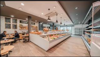 Bent u op zoek naar een commercieel pand op een toplocatie in Kortemark?Dan is dit iets voor u!Op een uitstekende ligging bevindt zich dit...