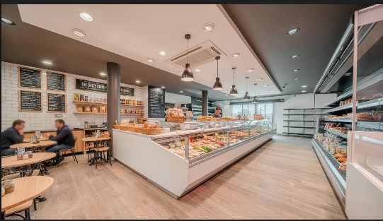 Veelzijdig commercieel gebouw op uitstekende locatie in Kortemark! - foto 1